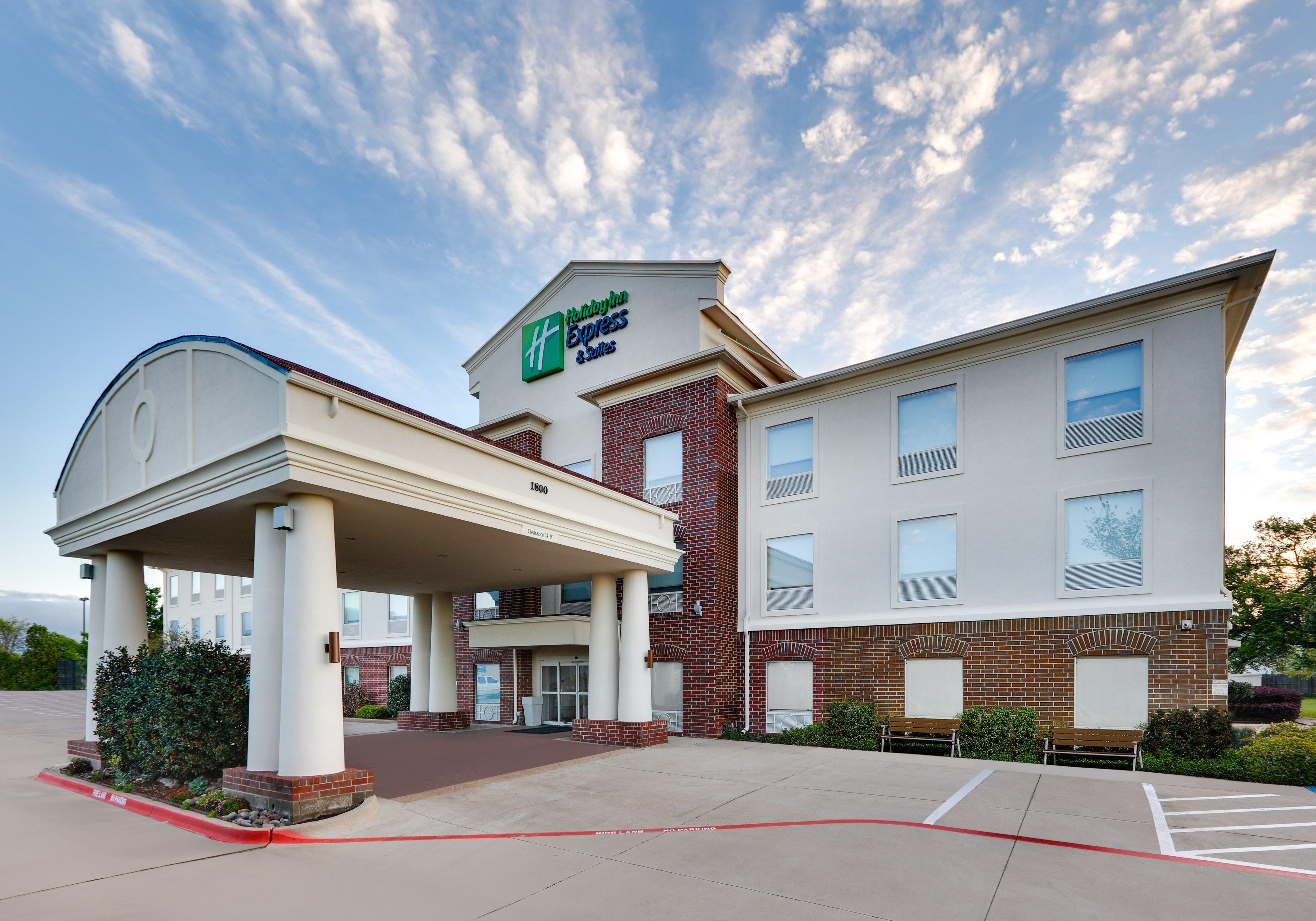 Holiday Inn Express Hotel & Suites Cleburne By Ihg Buitenkant foto