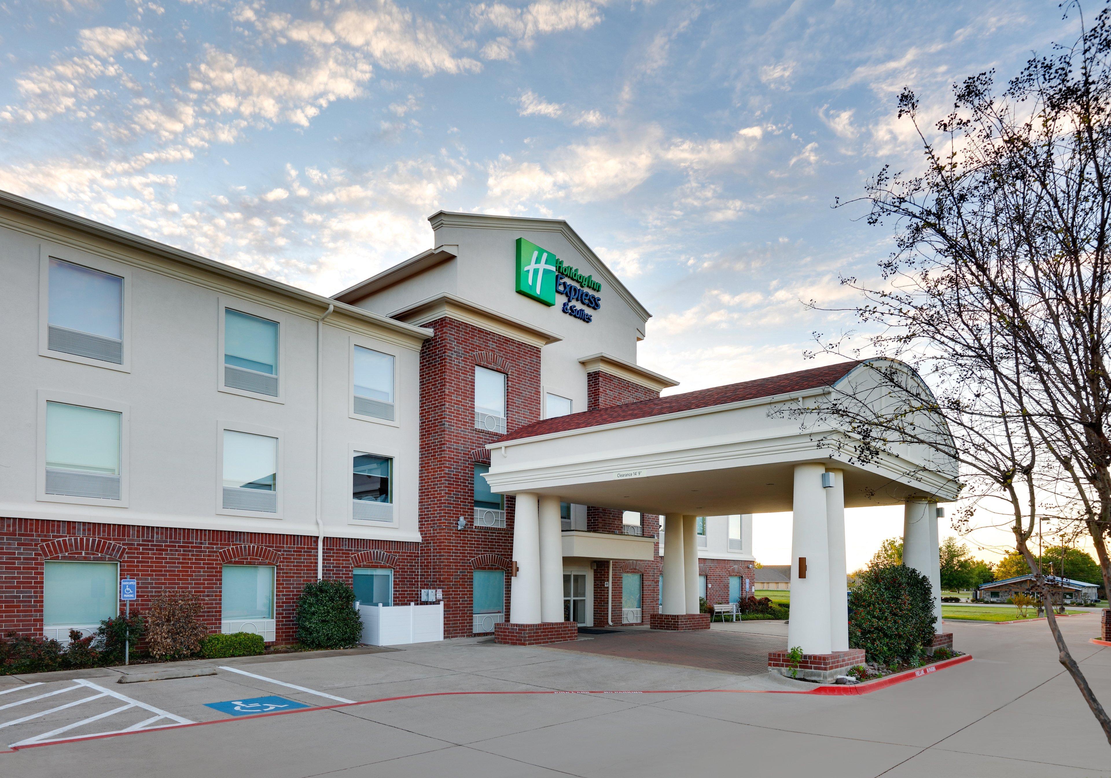 Holiday Inn Express Hotel & Suites Cleburne By Ihg Buitenkant foto