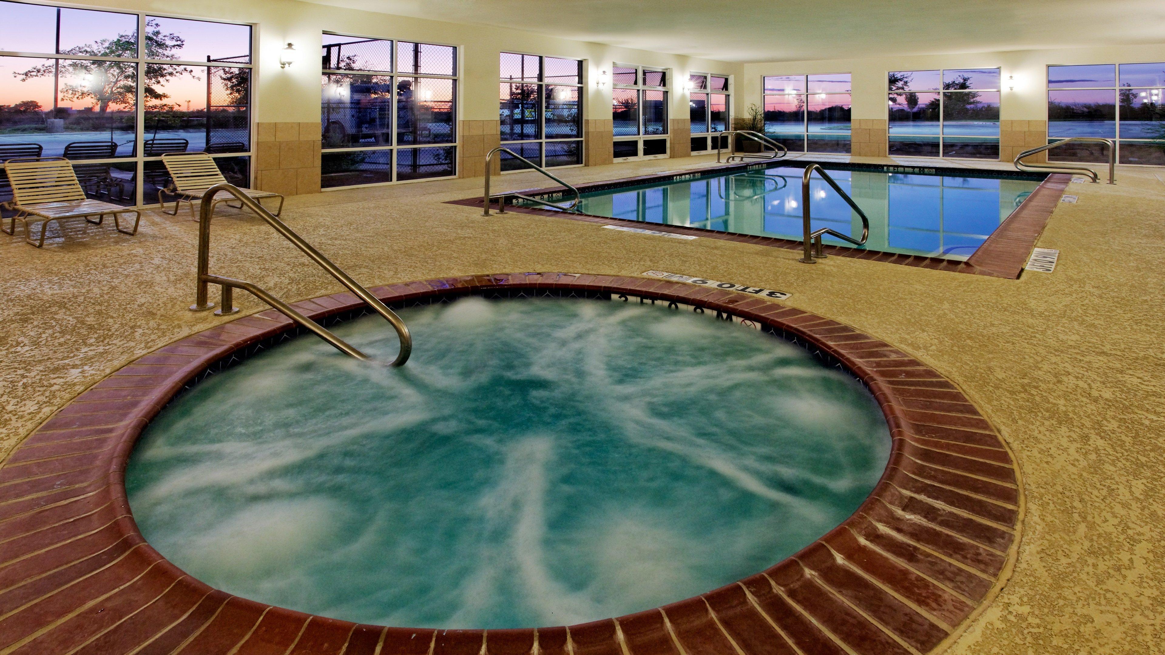 Holiday Inn Express Hotel & Suites Cleburne By Ihg Buitenkant foto