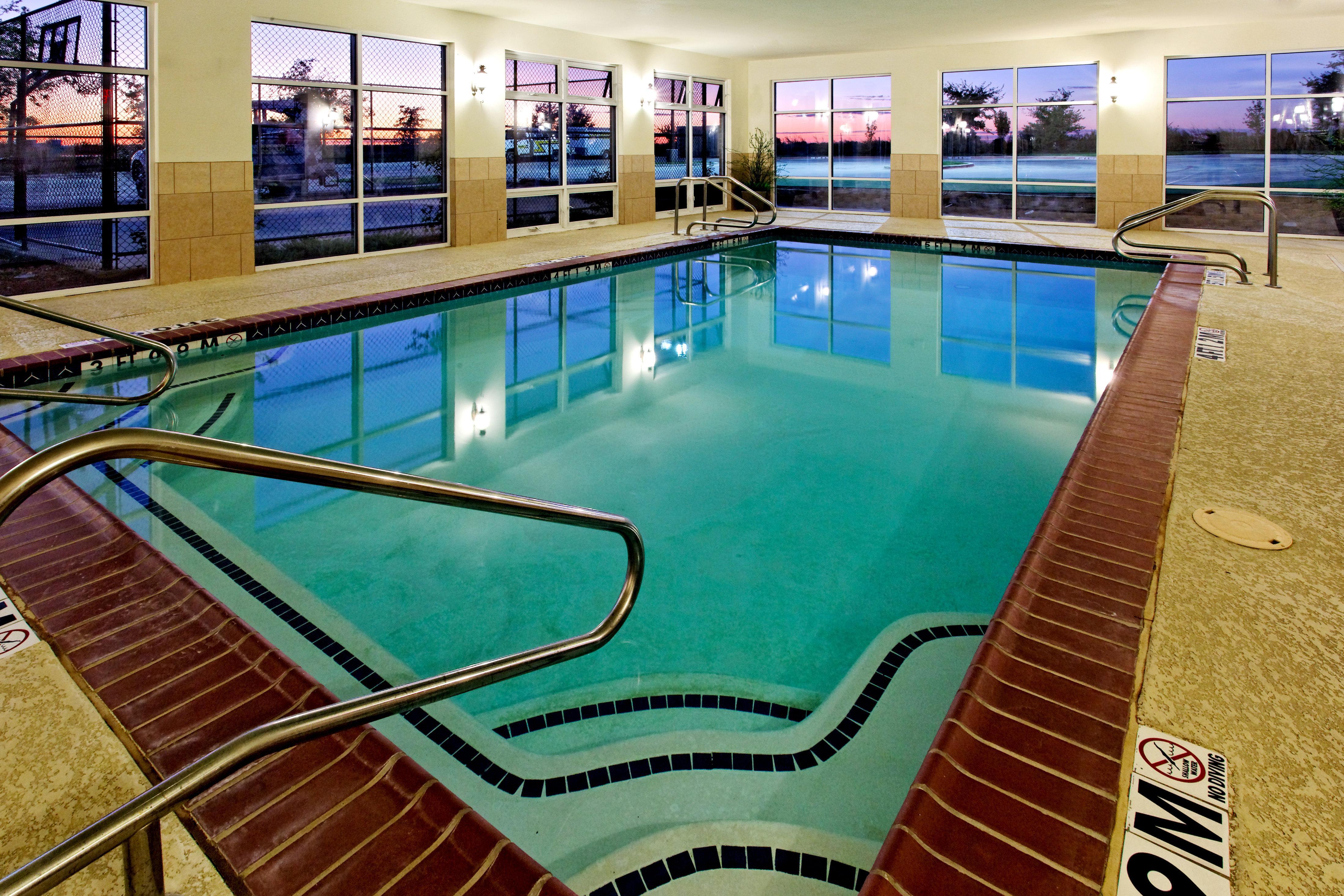 Holiday Inn Express Hotel & Suites Cleburne By Ihg Buitenkant foto
